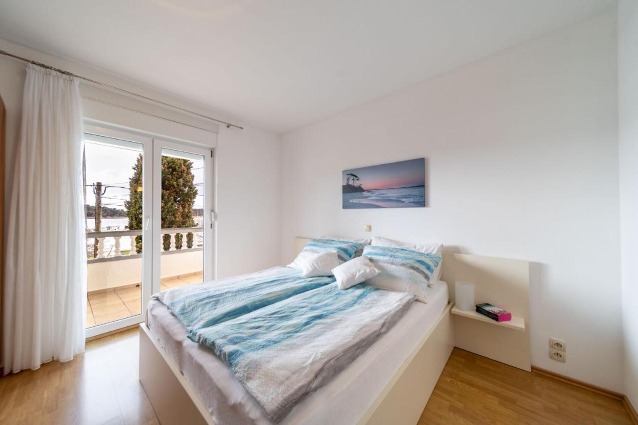 Apartmani Devcic Palit Exteriör bild