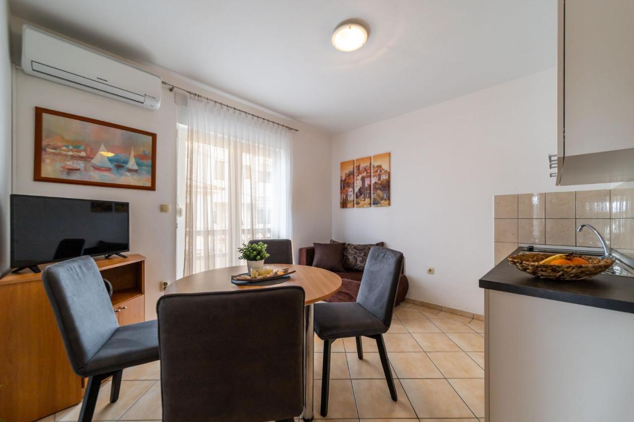 Apartmani Devcic Palit Exteriör bild