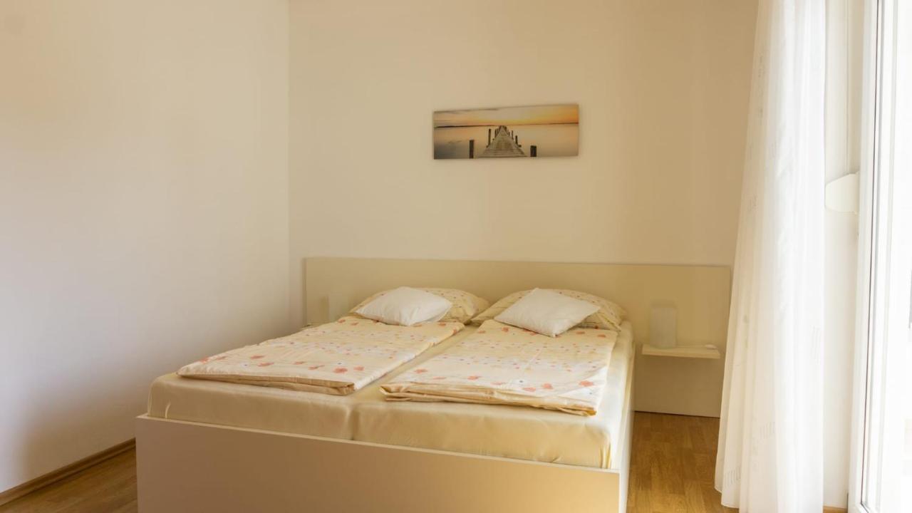 Apartmani Devcic Palit Exteriör bild